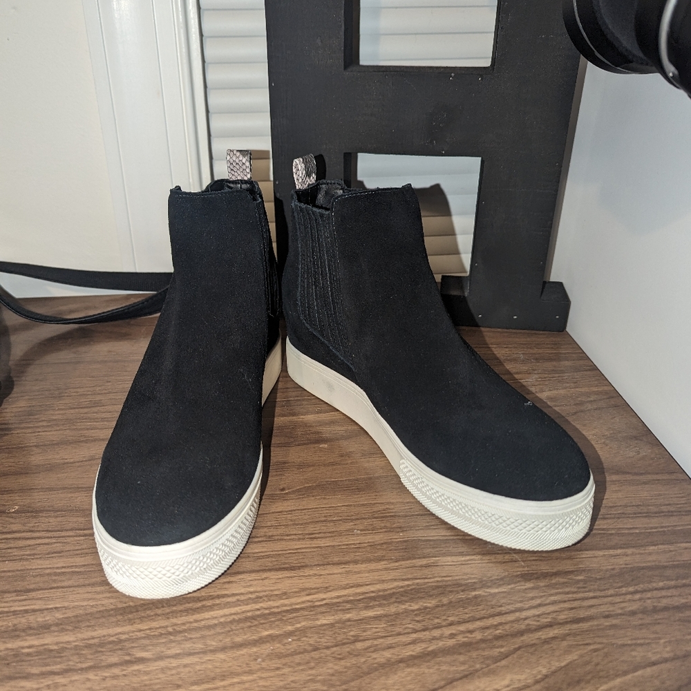 Women's ankle boot/sneaker
